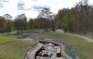Blick auf die Kanu-Slalom-Olympiastrecke in Augsburg, ohne Wasser